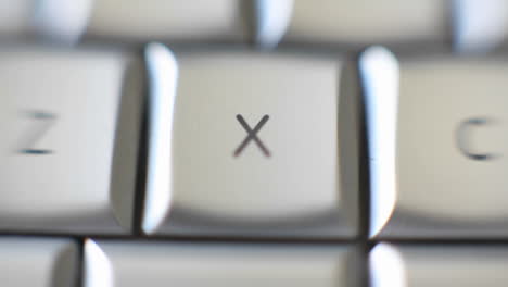 Der-Buchstabe-X-Auf-Einer-Tastatur-Wird-Fokussiert