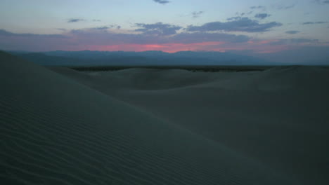 Time-lapse-dawn-over-beautiful-sand-dunes-at-White-Sands-National-Monument