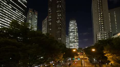 Shinjuku-Büros-Nacht-00