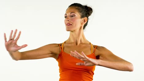 Mujer-haciendo-Yoga-Studio-17