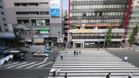 Tokyo-Crossing-00