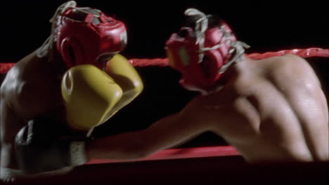 Zwei-Boxer-Trainieren-In-Einem-Boxring