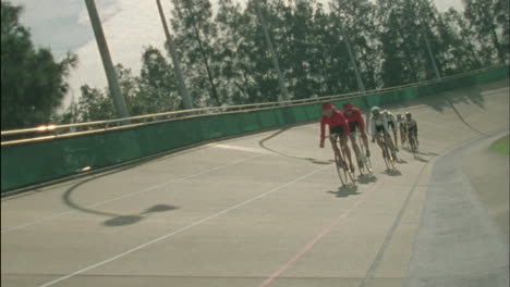 Cyclists-race-around-a-curved-track