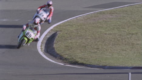 Carrera-De-Motos-En-Una-Pista-De-Circuito.