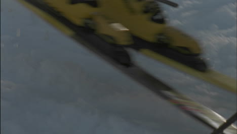 Un-Esquiador-Despega-De-Una-Línea-De-Salida