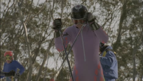 A-skier-starts-to-ski-downhill