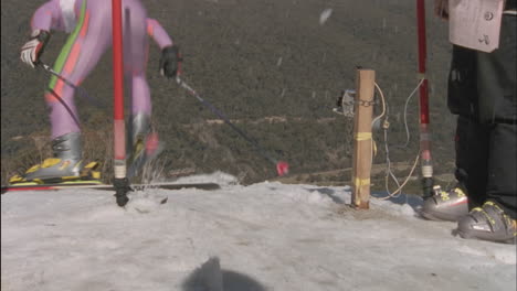 Esquiador-Alpino-Comienza-Una-Carrera
