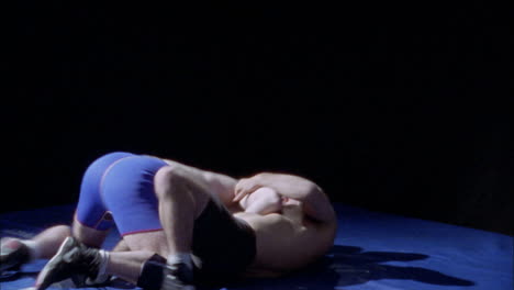 Two-wrestlers-compete-on-the-mat