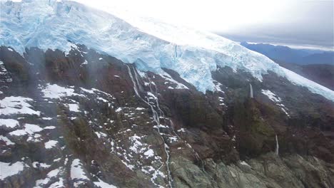 Antena-Desde-Un-Helicóptero-Del-Glaciar-Monte-Melimoyu-En-El-Sur-De-Chile