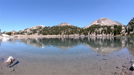 Clear-blue-water-of-Lake-Helen-below-Eagle-Peak-in-Lassen-Volcanic-National-Park-California