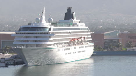 Puerto-Vallarto-Kreuzfahrtschiff-01
