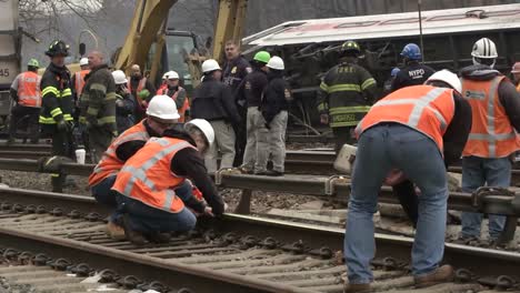 Footage-Of-The-Metro-North-Train-Derailment-In-Bronx-New-York-4