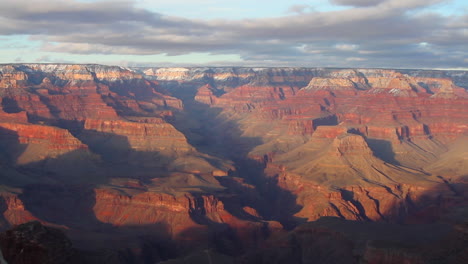Grand-Canyon-Rim-At-Sunrise-Or-Sunset-In-Winter-1
