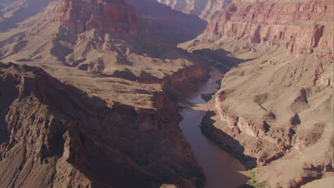 Antena-Sobre-El-Río-Colorado-En-El-Gran-Cañón-1