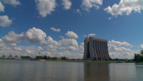 Am-Nationalen-Beschleunigerlabor-Des-Fermilab-Arbeiten-Wissenschaftler-An-Hochenergieteilchenphysik