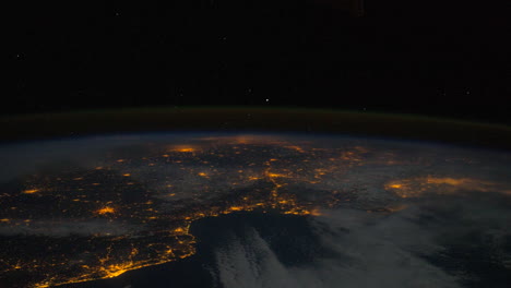 The-International-Espacio-Station-Flies-Over-The-Earth-At-Night