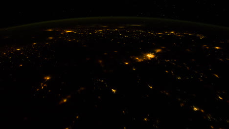 The-International-Espacio-Station-Flies-Over-The-Earth-At-Night-With-Storms-And-Relámpago-Strikes-Visible-2