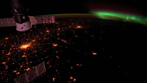 Die-Internationale-Raumstation-Fliegt-Nachts-über-Die-Erde-5