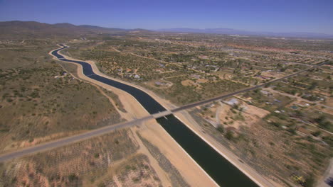 Antenne-über-Dem-Kalifornischen-Aquädukt-1