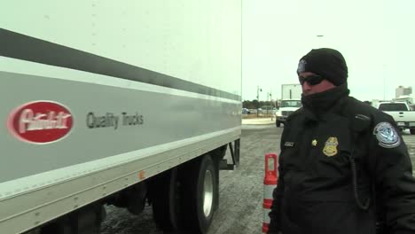 The-Us-Customs-And-Border-Protection-Inspects-Vehicles-Entering-The-Super-Bowl-Arena-1