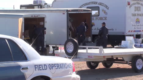 Mitarbeiter-Des-Heimatschutzes-Helfen-Beim-Denkmalbrand-In-Arizona-3