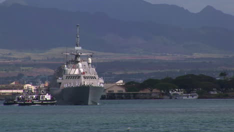 El-Buque-De-Combate-Uss-Freedom-Navega-Cerca-De-Hawaii