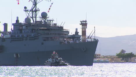 The-Whidbey-Island-Class-Dock-Landing-Ship-Coming-Into-Port-In-Hawaii