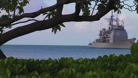 The-Uss-Chosin-A-Ticonderoga-Class-Guided-Missile-Cruiser-Sails-Near-Hawaii