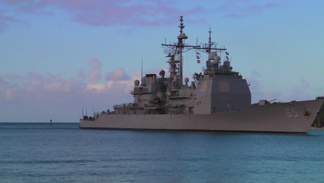 Die-Uss-Wählte-Einen-Lenkflugkörperkreuzer-Der-Ticonderoga-Klasse,-Der-In-Der-Nähe-Von-Hawaii-Segelt-1