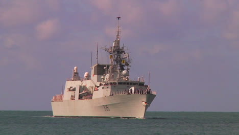 El-Barco-De-La-Armada-Canadiense-Calgary-Halifax-Clase-Fragata-Navega-Cerca-De-Hawai