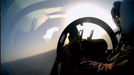 Pov-Shot-De-Un-Avión-De-Combate-Despegando-De-Un-Portaaviones-2