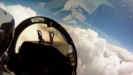 Pov-Aufnahmen-Aus-Dem-Cockpit-Eines-Kampfflugzeugs-8