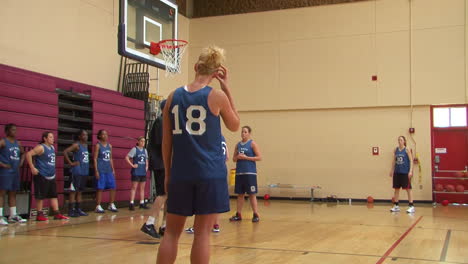 Probetraining-Für-Das-All-Navy-Womens-Basketball-Team-2