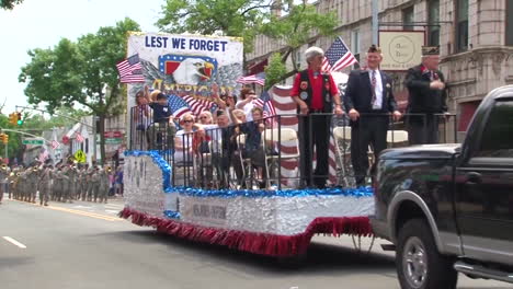 Floats-Remember-Our-Veterans