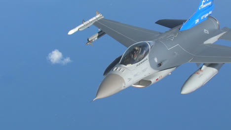 An-F16-Jet-In-Flight-1