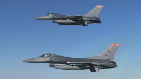 Two-F16-Fighter-Jets-Fly-In-Formation-3