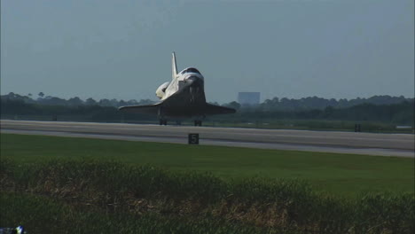 Das-Space-Shuttle-Kommt-Zur-Landung-1