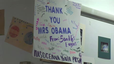Michelle-Obama-Visita-Y-Lee-A-Los-Niños-En-Una-Escuela-En-Virginia-Beach-Va
