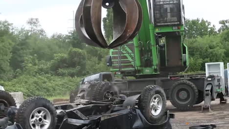 Agents-From-Us-Customs-Destroy-An-Illegally-Imported-Land-Rover-Defender-3