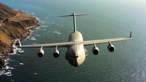 Antennen-Des-Us-Air-Force-Air-Mobility-Command-C17-Im-Flug-7