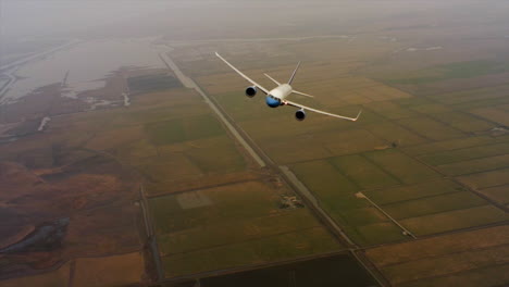 Aerials-Of-The-Us-Air-Force-Air-Mobility-Command-C32-In-Flight-14