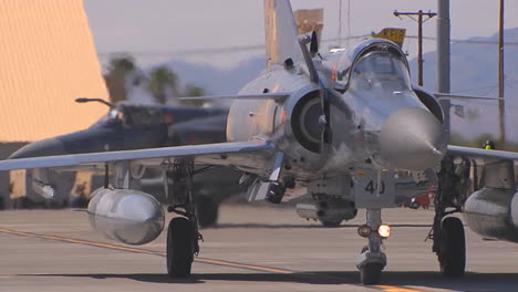 Aviones-De-Combate-De-La-Fuerza-Aérea-Colombiana-Taxi-En-La-Pista-1