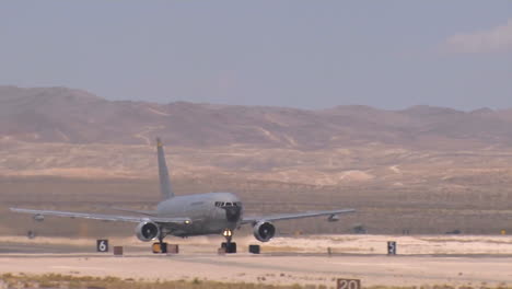 Un-Plan-De-Transporte-De-La-Fuerza-Aérea-Colombiana-Despega-De-Una-Base-Aérea