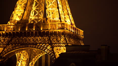 Eiffel-Lit-Up-02