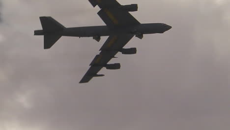 Un-Paso-Elevado-De-La-Fuerza-Aérea-B52-Stratofortress