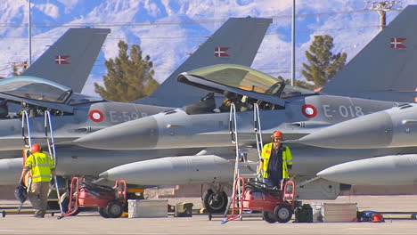 Pilots-Emerge-From-Fighter-Jet-Cockpits-And-Give-Thumbs-Up