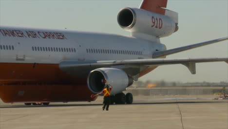 Gran-Taxi-De-Aviones-De-Ala-Fija-En-Su-Camino-Para-Combatir-Un-Incendio