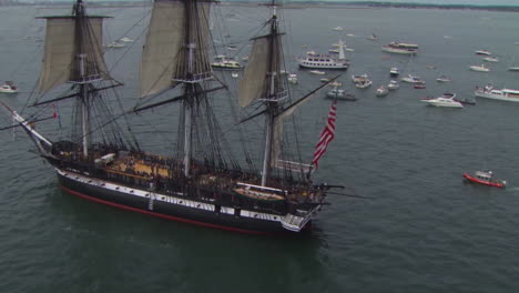 Antena-Sobre-El-Tall-Ship-USS-Constitution-En-Boston-Harbor-1