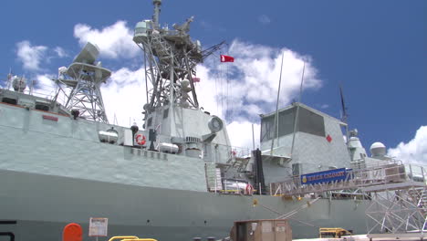 Her-Majestys-Canadian-Ship-Calgary-En-El-Muelle