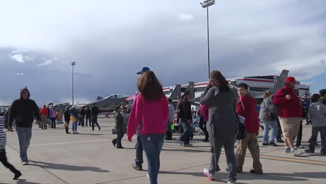 Crowds-Attend-An-Air-Show